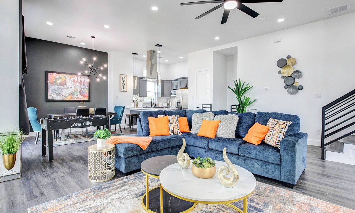 Spring Branch Central House | Cozy Spring View - Minutes to Energy Corridor, Galleria, Downtown & NRG Stadium