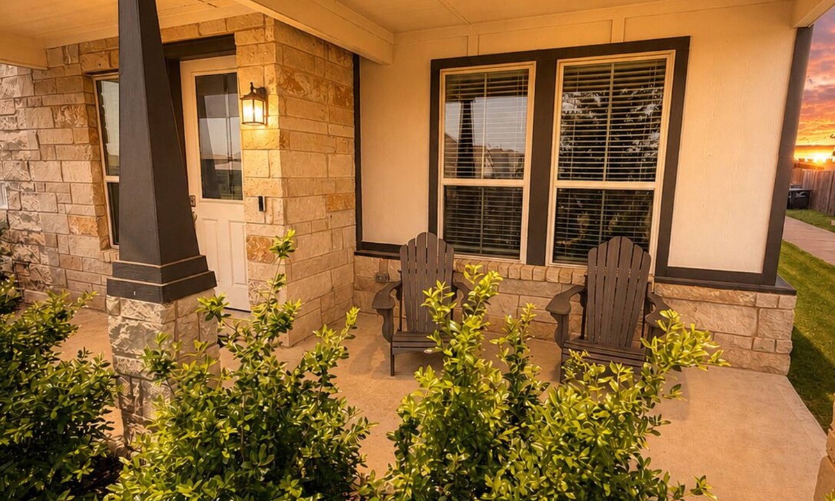 Wellborn House | Cozy, Stylish, 3 bedroom home in Aggieland! 8 min to Kyle Field