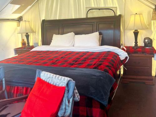 Conner Other | Cozy Tented Cabin with Stunning Sights in Conner, Montana