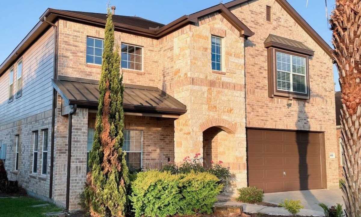 Katy House | Cozy WaterFront View Home