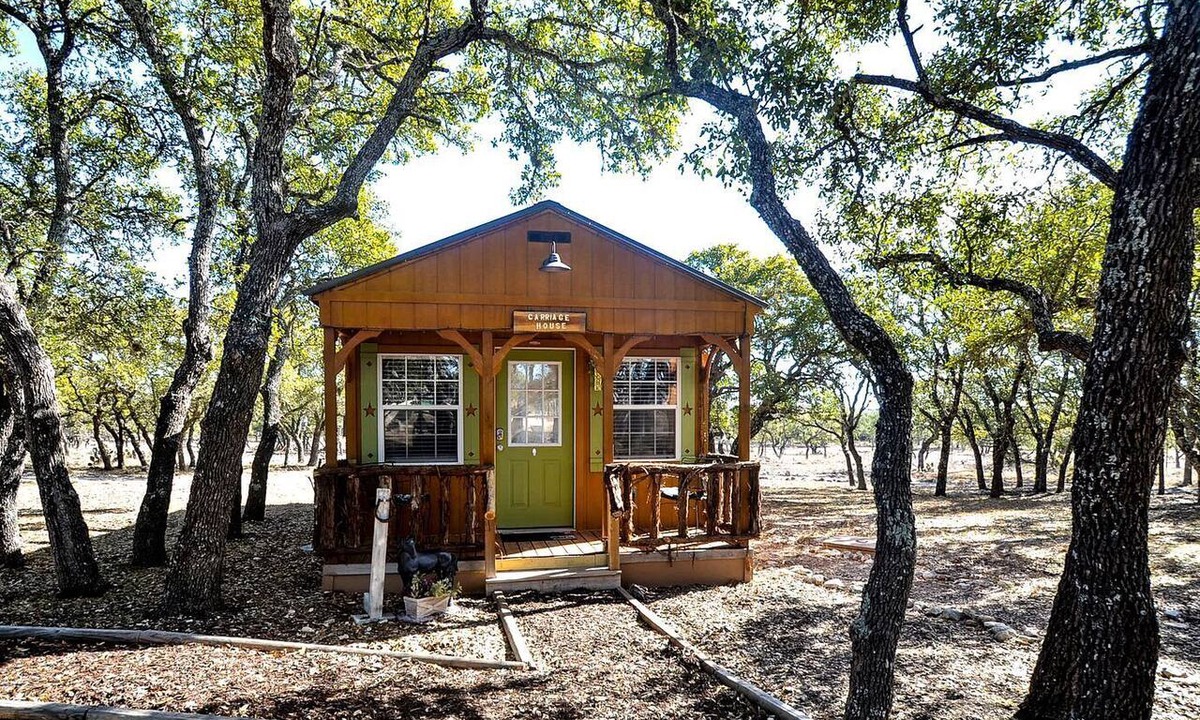 Mountain Home Cabin | Cozy Western-Style Cabin with Dark-Sky Stargazing near Mountain Home, Texas