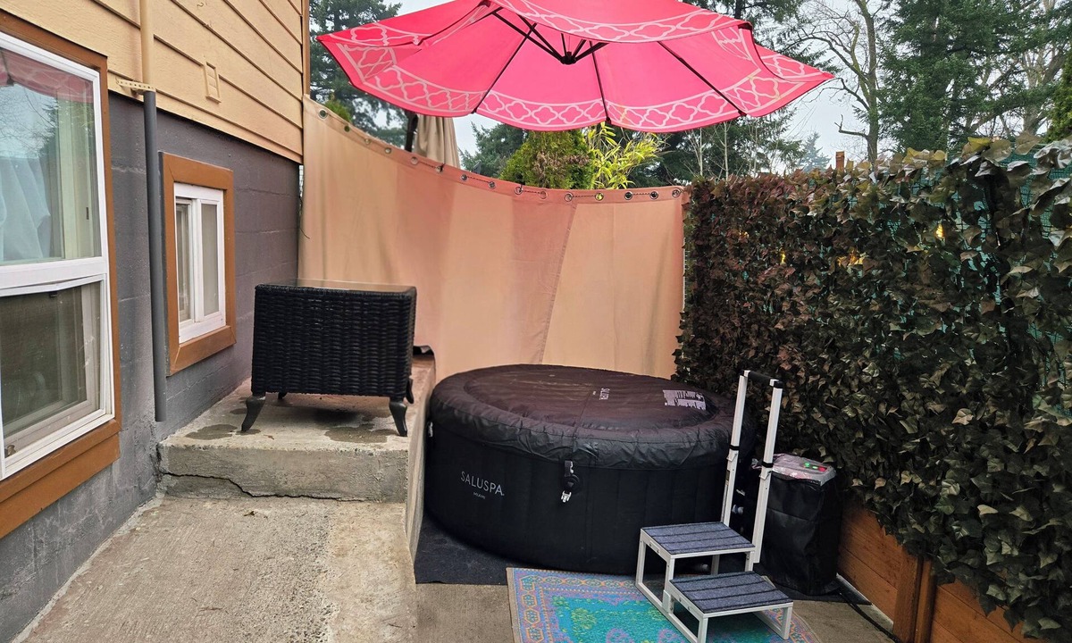 SeaTac House | CozyPrivate 7mins>Airport Hottub Front Door Parking EV Charging
