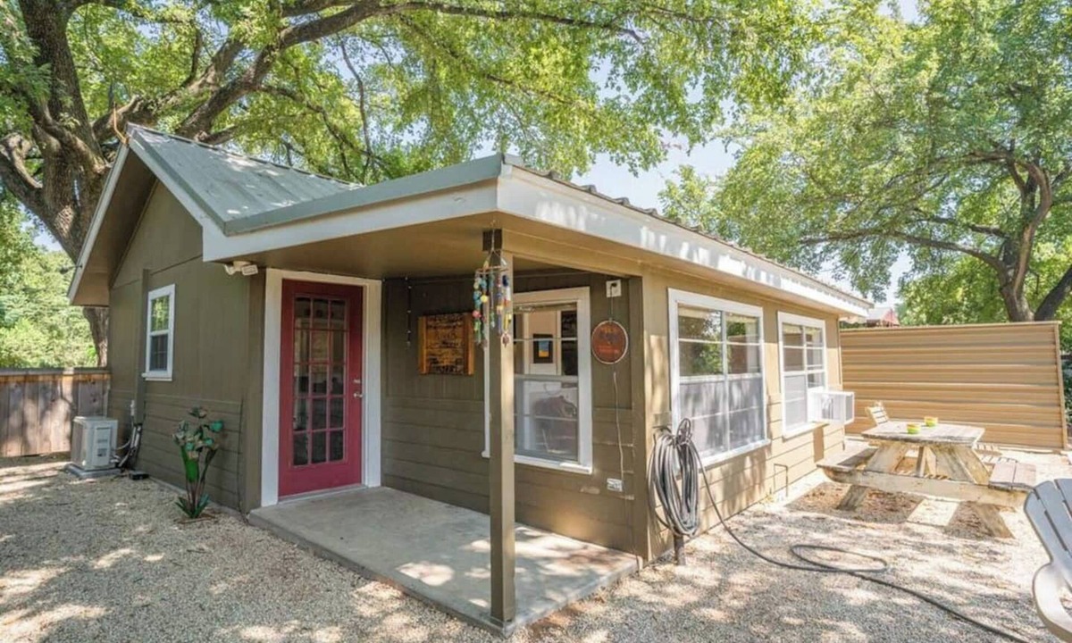Waco House | Creatively colorful and cozy cabin on the Brazos!