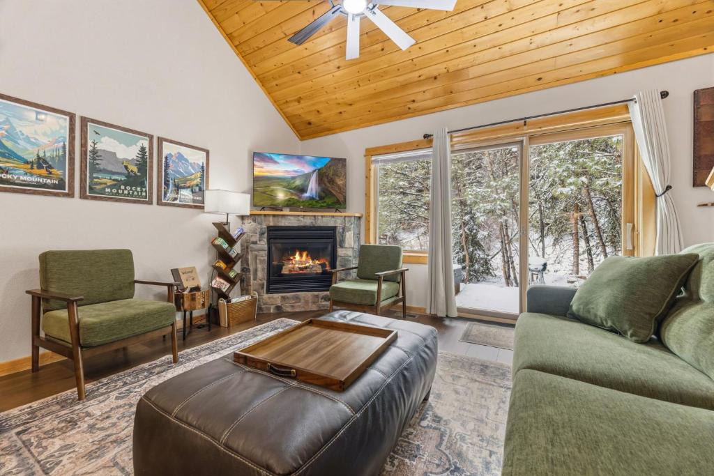 Fall River Estates Apartment | Creekside Condos E by Estes Park Condos