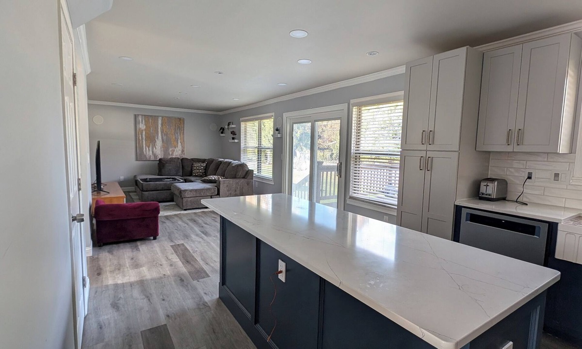 Columbus House | cul-de-sec home 4BR 3.5 Baths Sleeps 7 Jacuzzi tub