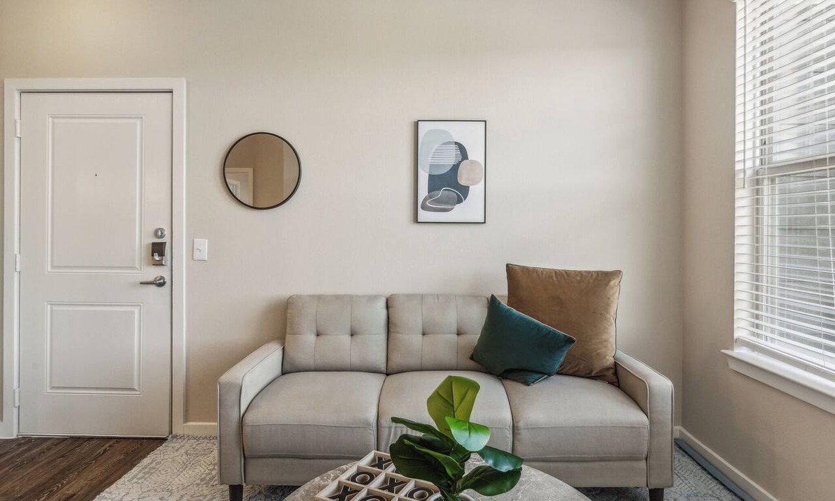 Southeast Houston Apartment | Cullen 7309 I Corporate 1Bd Apartment I Parking