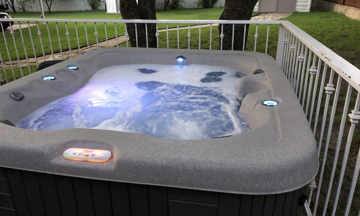 Dallas County House | ⚽️ Dallas House on One Acre Fenced & Gated Property - Hot Tub! Pet and Events OK!