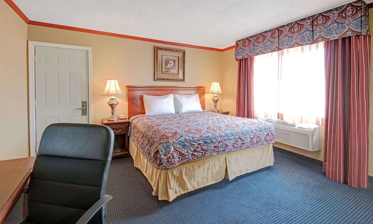 Huning Highland Historic District Hotel | Days Inn by Wyndham Albuquerque Downtown