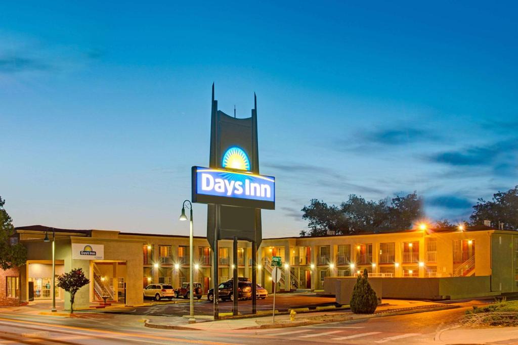 Huning Highland Historic District Hotel | Days Inn by Wyndham Albuquerque Downtown