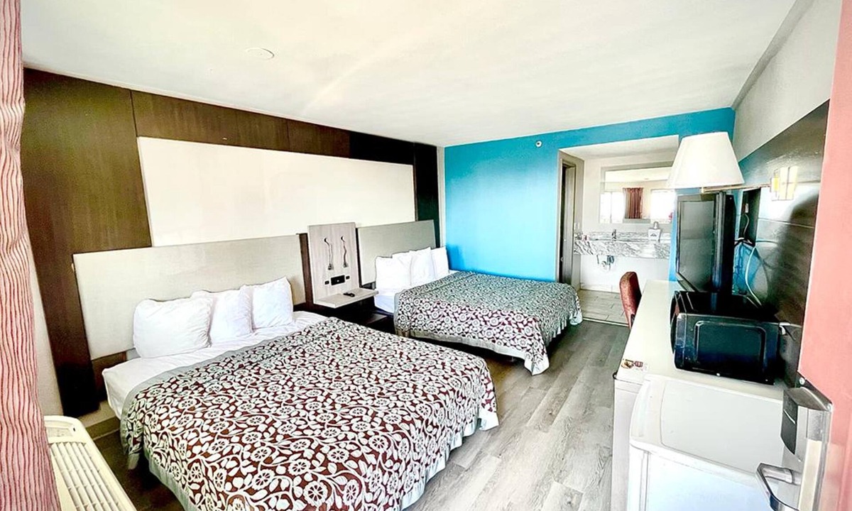 Biggs Field Hotel | Days Inn by Wyndham El Paso I-10 East