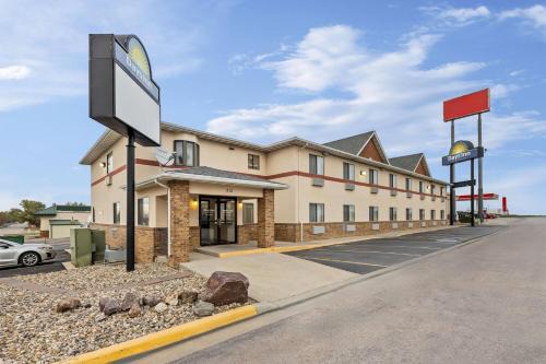 Pinnacles Entrance Badlands Hotel | Days Inn by Wyndham Wall