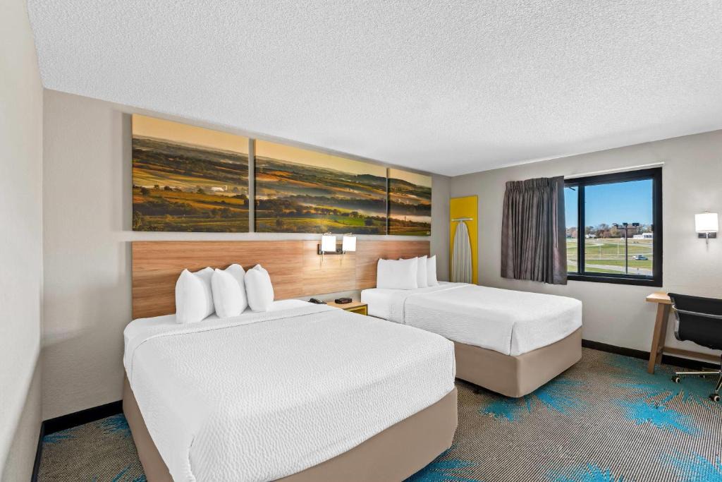 Greater South Side Hotel | Days Inn & Suites by Wyndham Des Moines Airport