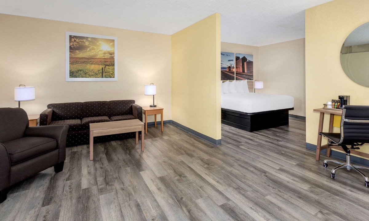 Clovis Hotel | Days Inn & Suites by Wyndham Clovis