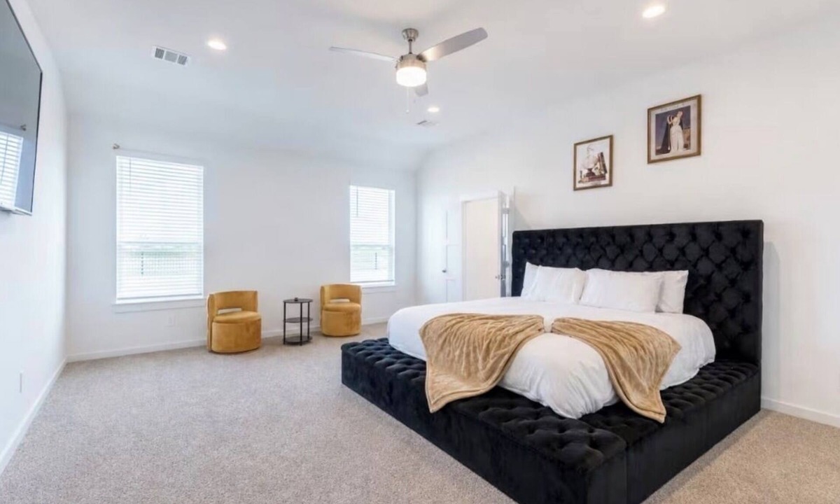 Barrett House | Dayton Lagoon Retreat 2 King Suites