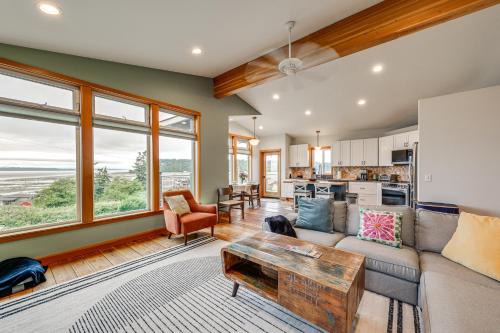 Clinton House | Deck & Puget Sound View! Whidbey Island Retreat