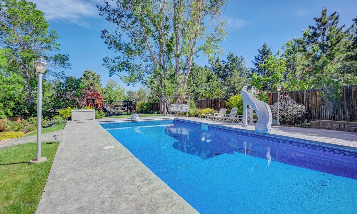 Briargate House | Deep Blue! GameRoom, Playground & Seasonal Pool