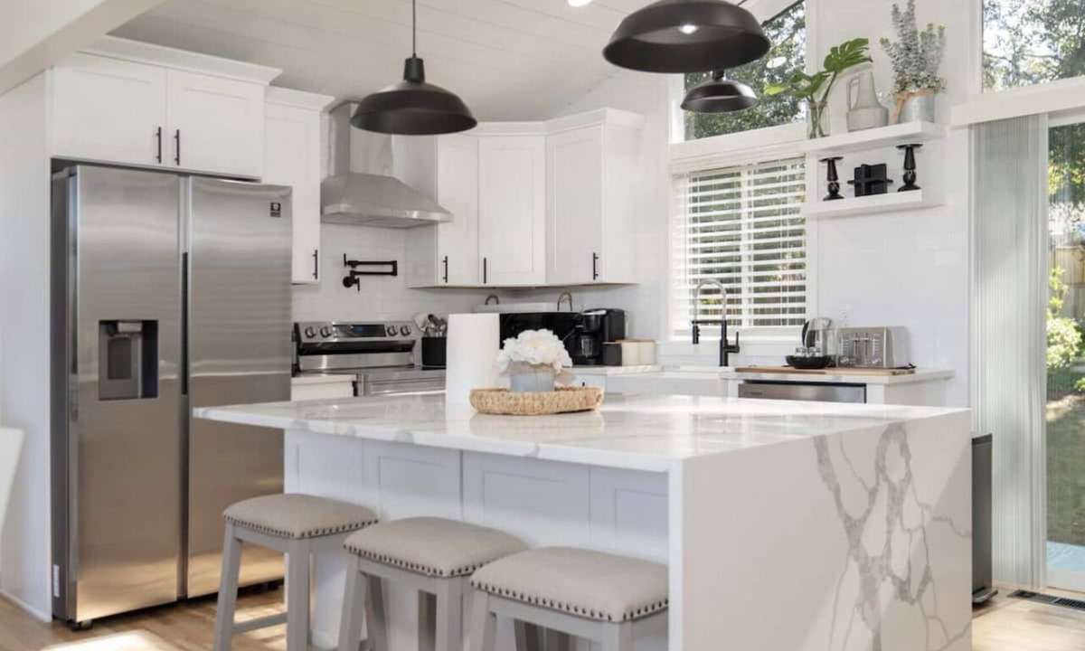 Picnic Point-North Lynnwood House | Delightful Family Home with 3 Bedrooms and Sprawling Backyard