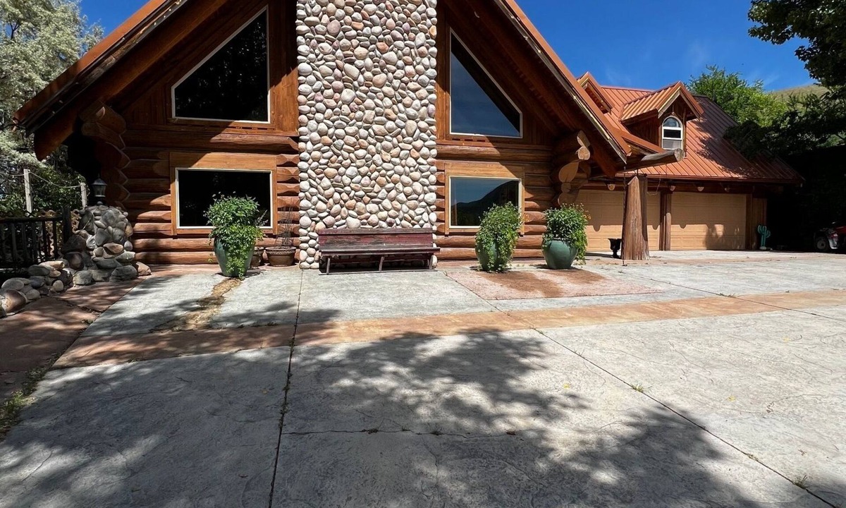 Horseshoe Bend House | Delightful retreat Log Home in Horseshoe Bend, ID