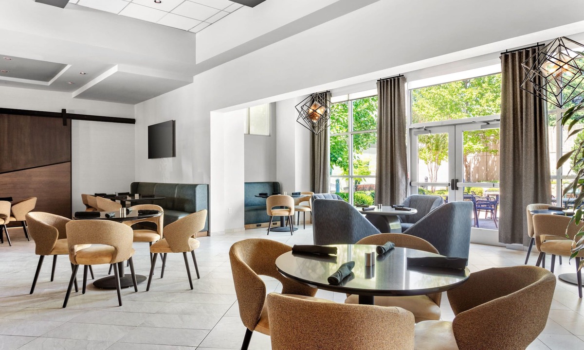 Midwest City Hotel | Delta Hotels by Marriott Midwest City at the Reed Conference Center