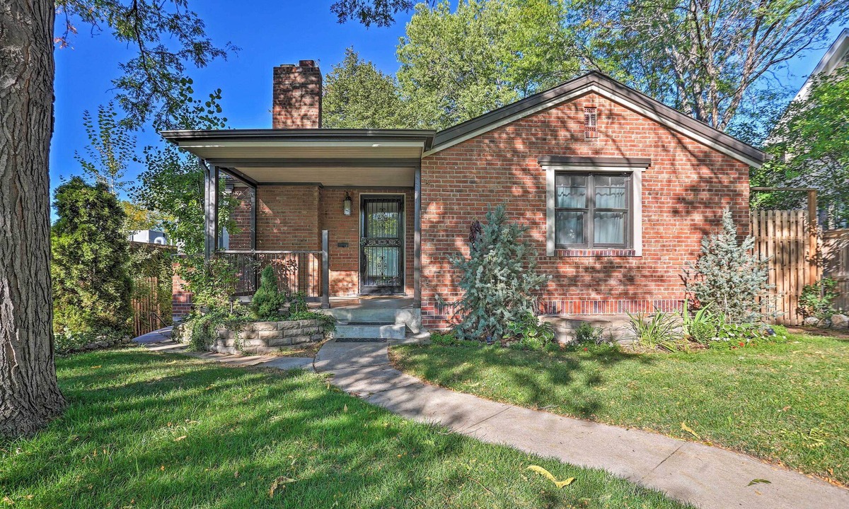 Country Club Apartment | Denver Apartment: Walk to Cheesman Park & 6th Ave!