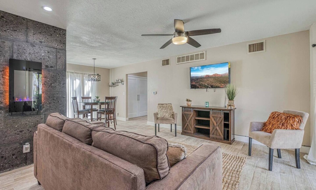 El Paso Condo | Desert Oasis - Central to Everything!