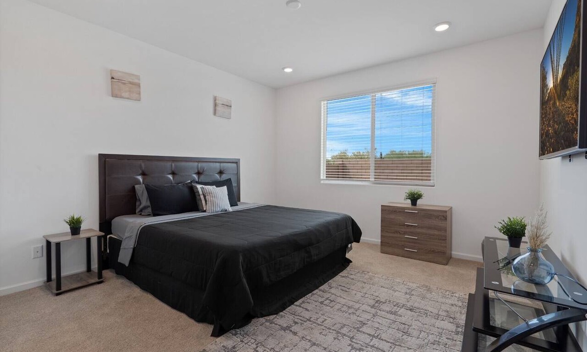 Casas Adobes House | Desert Spacious 5-bedroom house for family & groups.