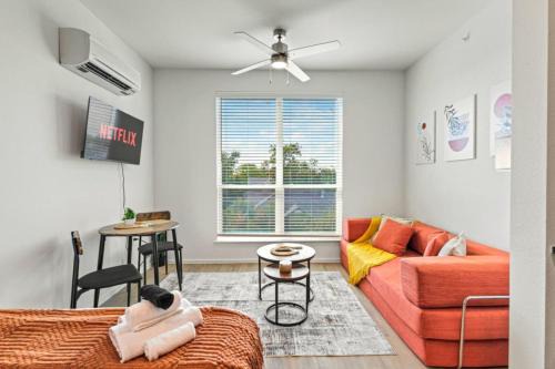 Oak Cliff Apartment | Designer Suite Bishop Arts Gym, Yoga Games