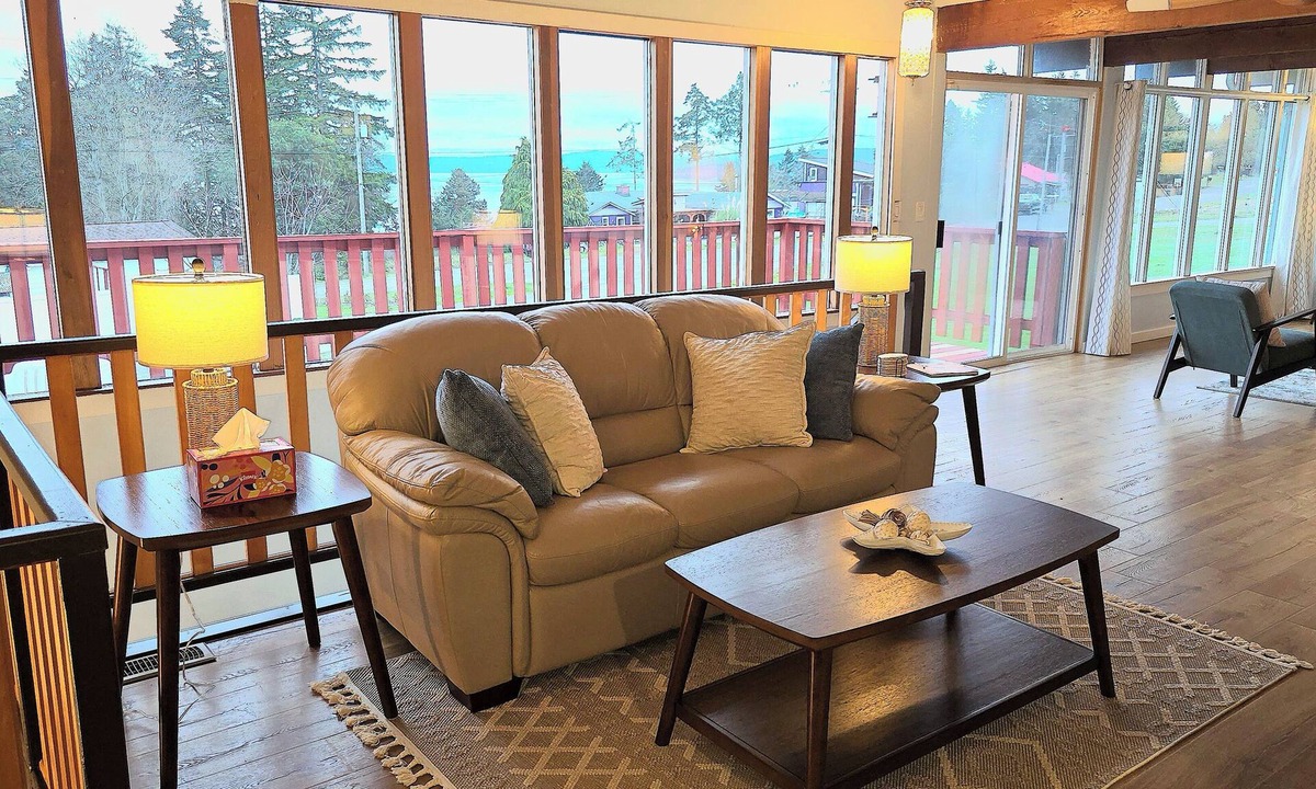Diamond Point House | Diamond Point Escape~ Peaceful retreat, Water Views, King Bed & Arcade Game Room