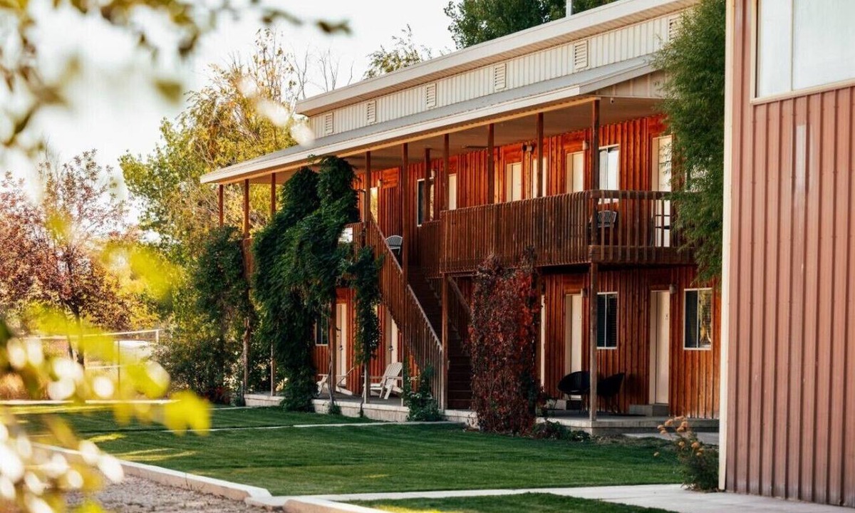 Jensen House | Dino Trails Getaway South - Sleeps up to 42 People