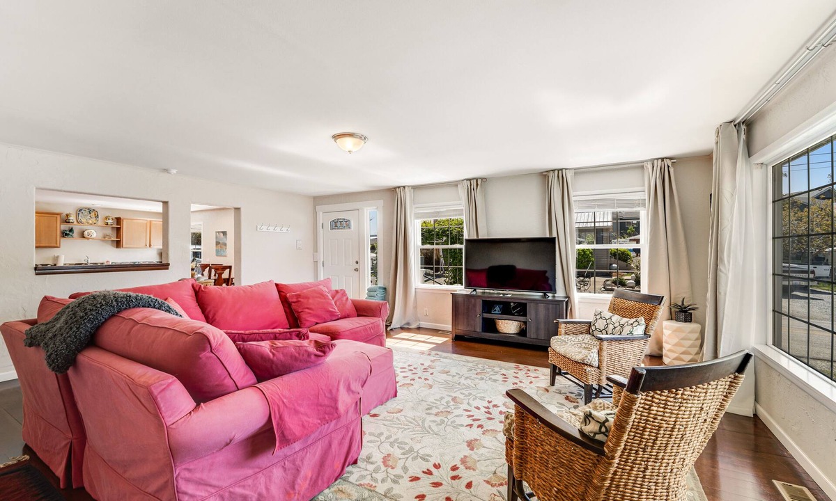 Wapato Point House | Dog-friendly cottage w/partial lake view and central AC - walk to the lake