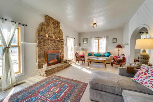 Lewis House | 'Dolorable' Home w/Yard - Walk to River!