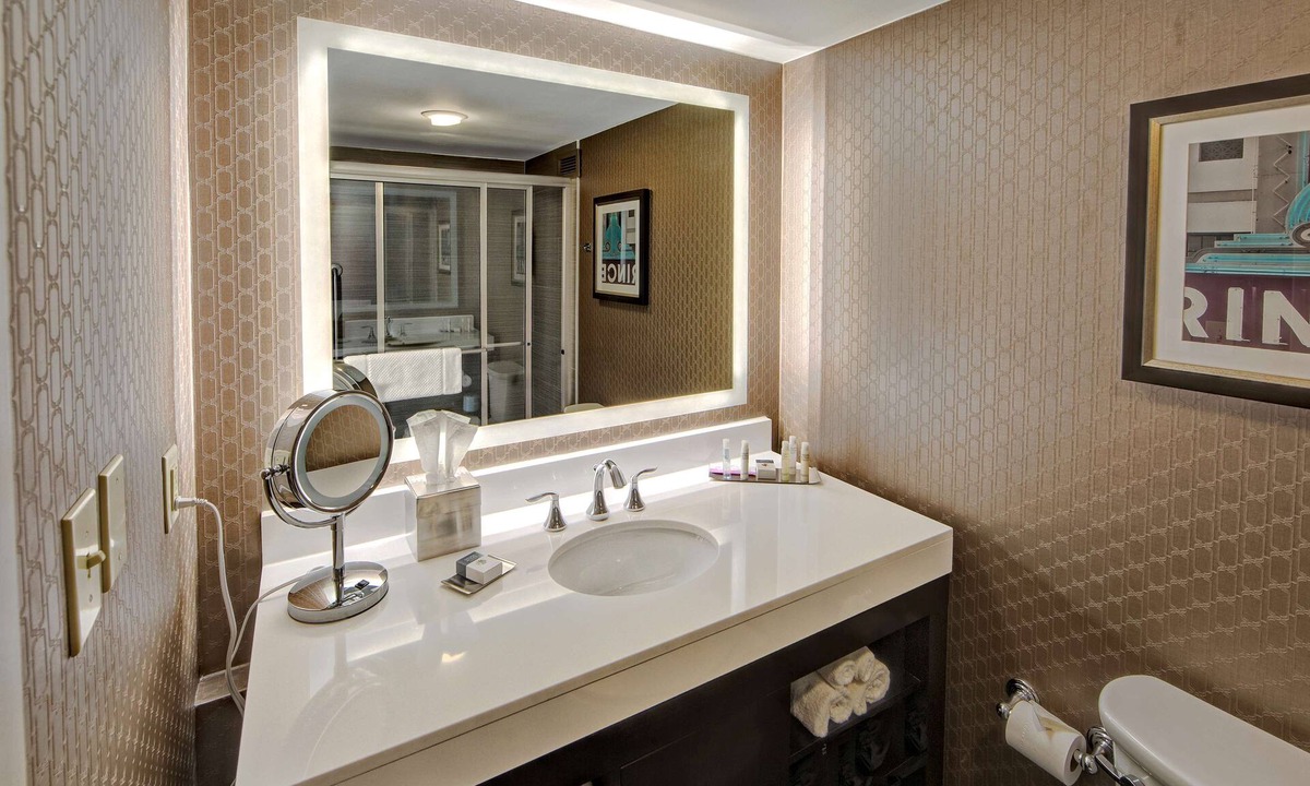 Decatur Hotel | DoubleTree by Hilton Hotel Decatur Riverfront