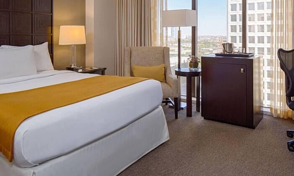Greenway Plaza-Upper Kirby Hotel | DoubleTree by Hilton Hotel Houston - Greenway Plaza