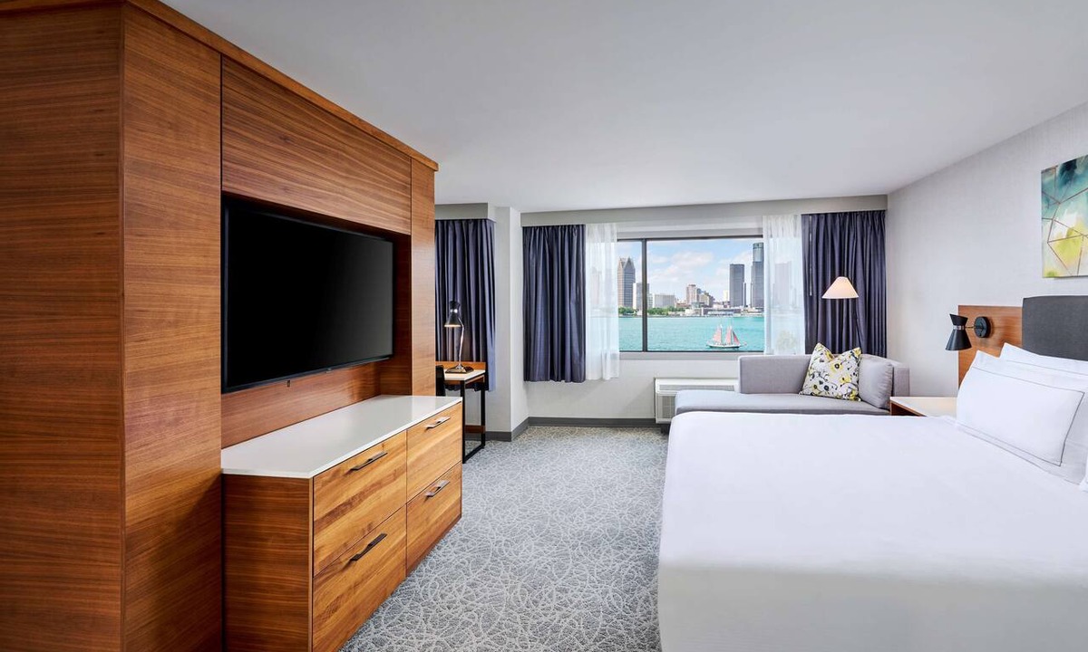 Windsor Hotel | DoubleTree by Hilton Windsor Hotel & Suites