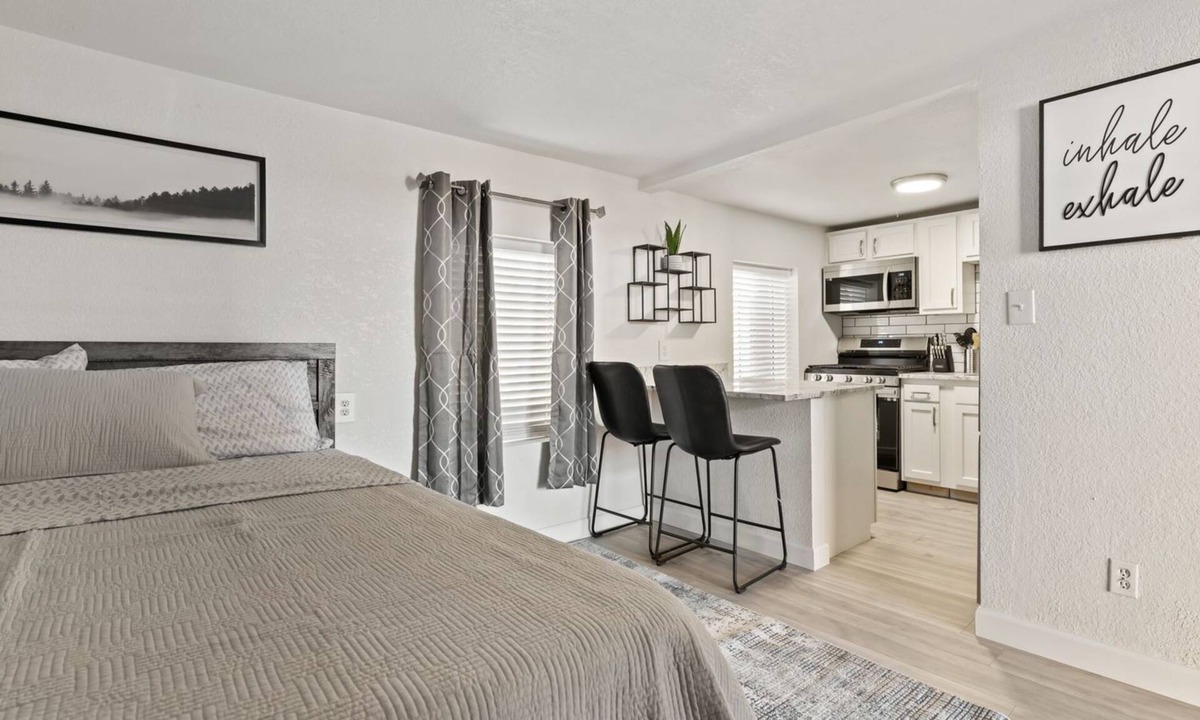 Pomerene Apartment | Downtown Benson Studio