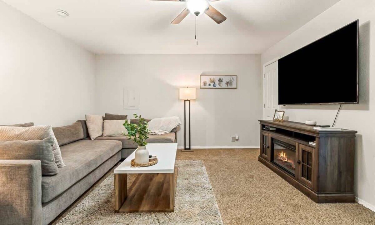 Caldwell House | Downtown Caldwell | Golf Course View | Near I-84 | Fast WiFi | Sleeps 5