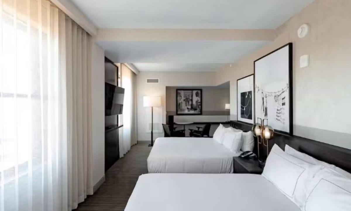 Downtown Des Moines Hotel | Downtown Des Moines Iconic Hotel Offering Timeless Charm and Comfort - 2 Units