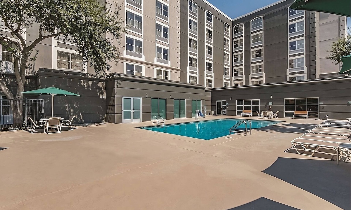 Arsenal Hotel | Downtown King Studio Getaway, Pet-Welcome, Near Hemisfair Plaza