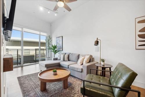Cedars House | Downtown Loft Dallas Modern Farmhouse no 408