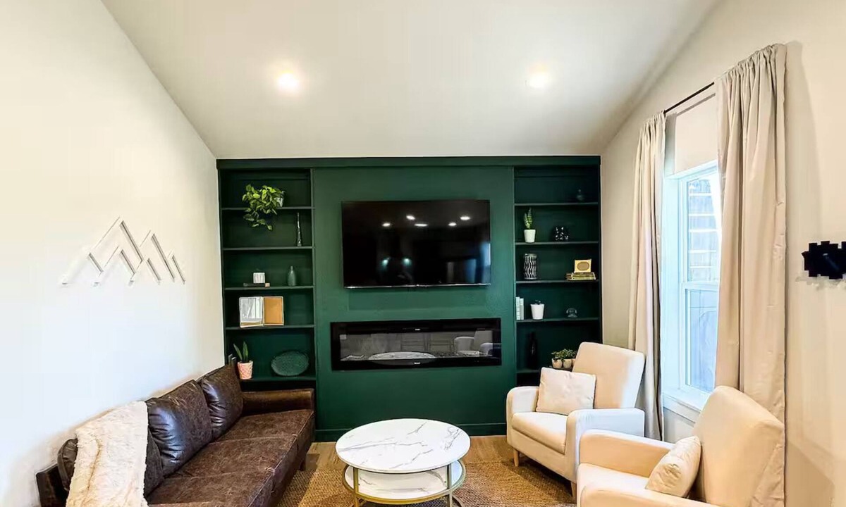 Loveland House | Downtown Modern Carriage House