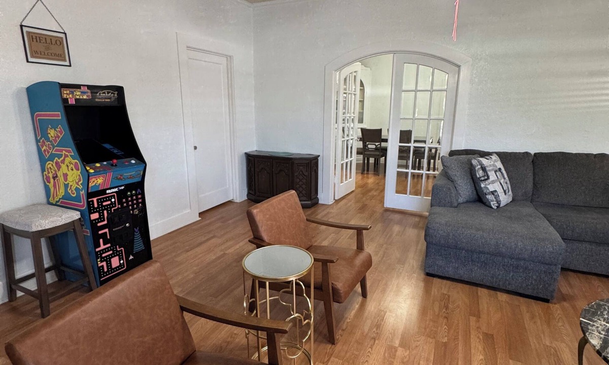 Amistad National Recreational Area House | Downtown stay with games, coffee and spacious rooms
