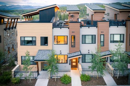 Winter Park House | Downtown WP Villa 262 I Rooftop Hot Tub I Great Views