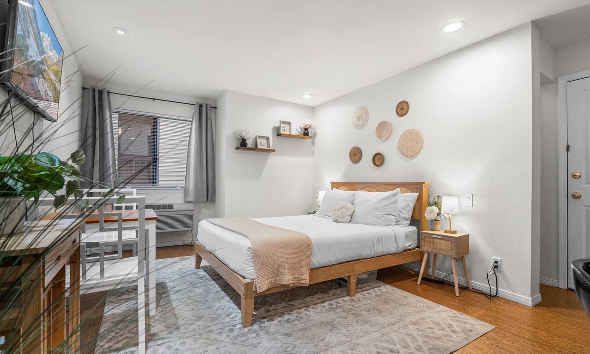 Englewood Apartment | DTC Studio! Extended Stay, Free Parking & Fast WiFi!