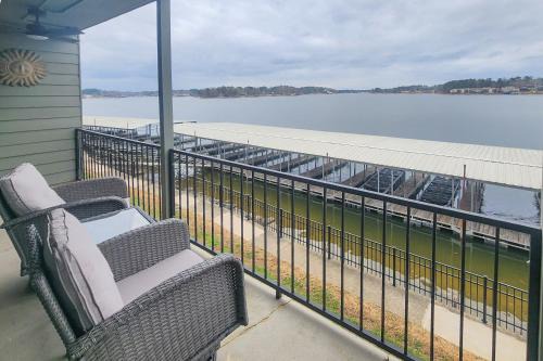 Lake Hamilton House | Easy-Access Lake Hamilton Condo w/Fireworks View