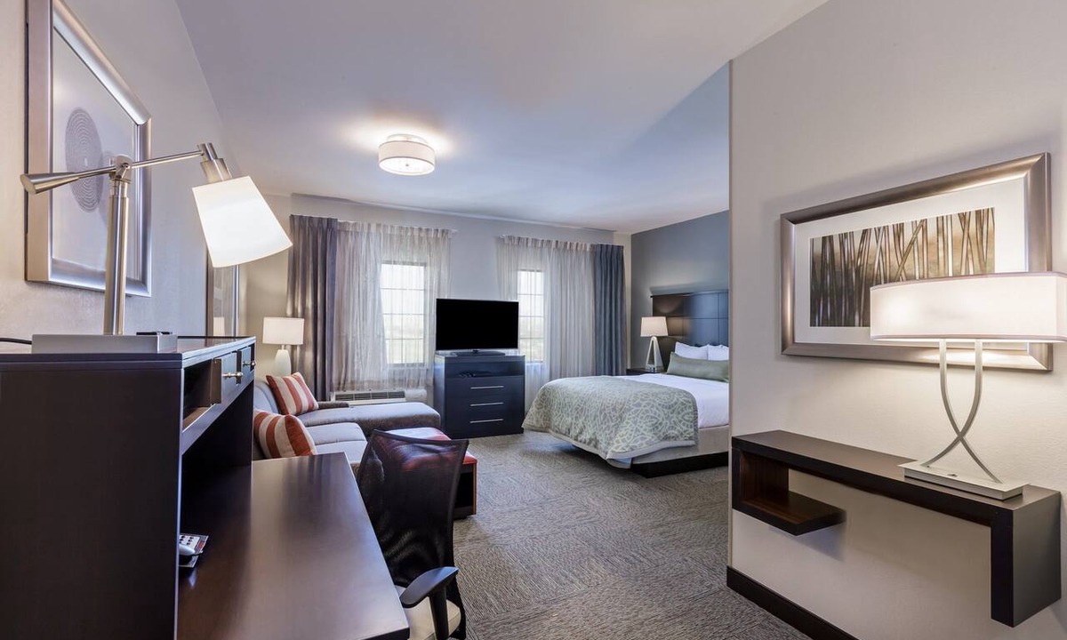 Fossil Creek Apartment | Easy Access to Convention Center | Free Breakfast + Outdoor Pool