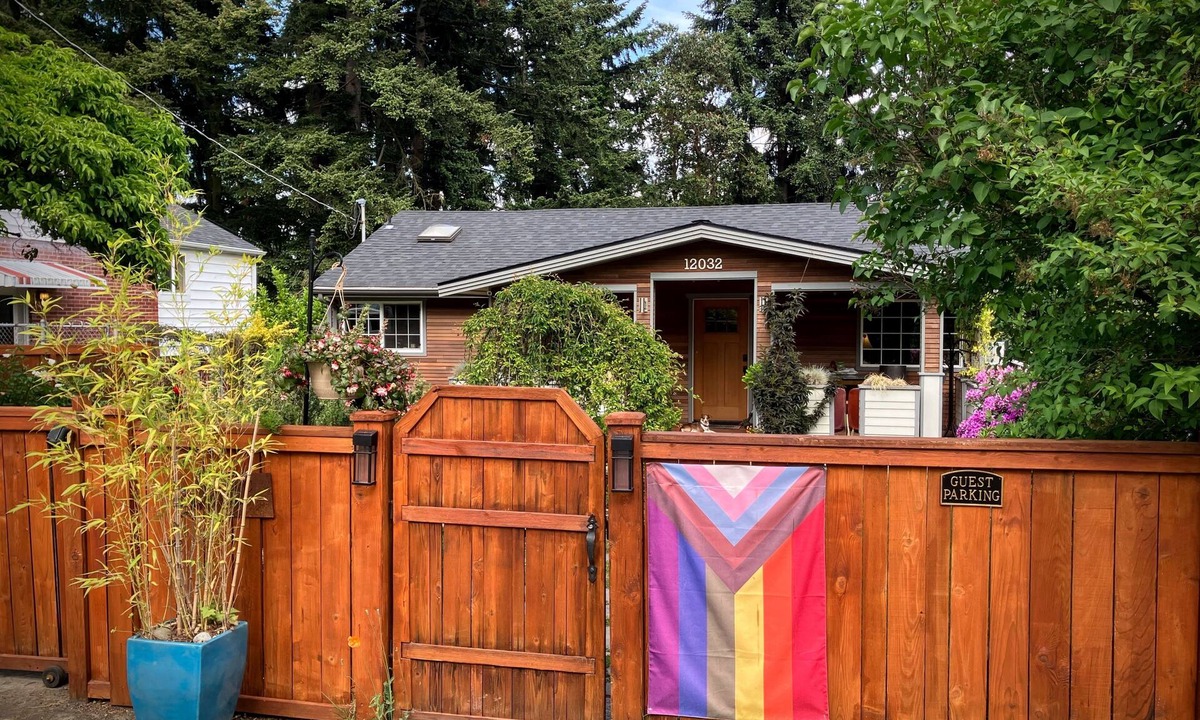 Northgate House | Easy access to downtown and stadiums! Welcome to North Seattle!