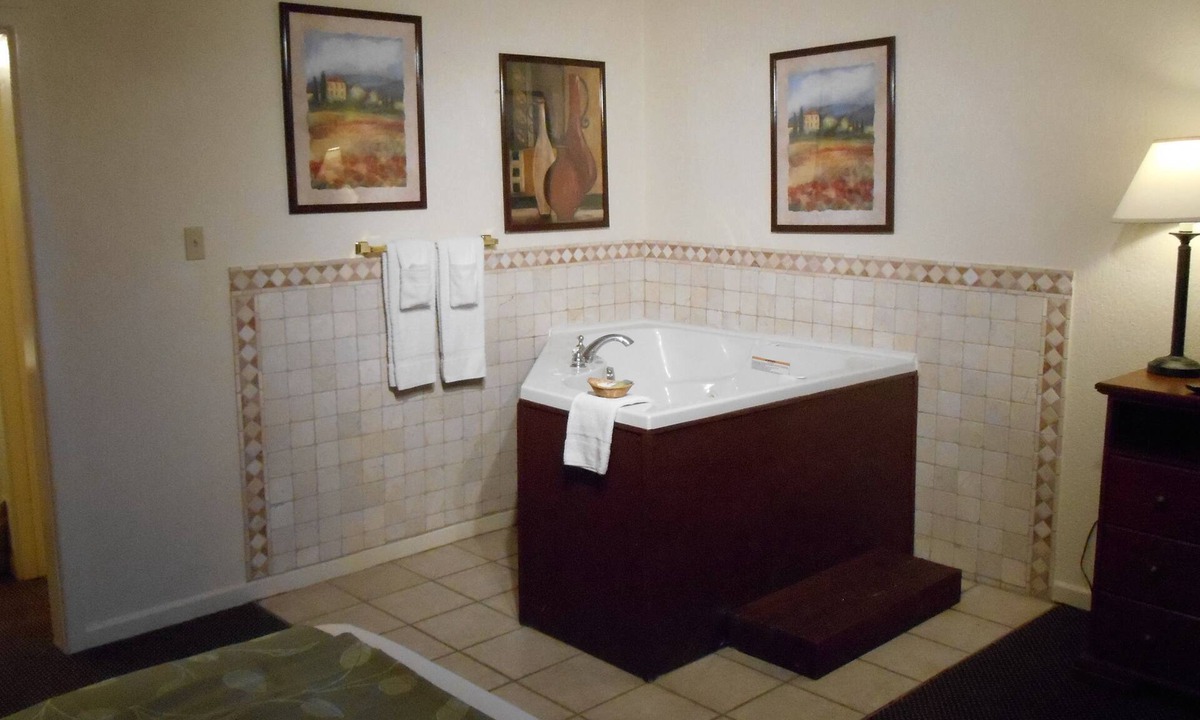 Abilene Hotel | Econo Lodge Inn & Suites Abilene East District