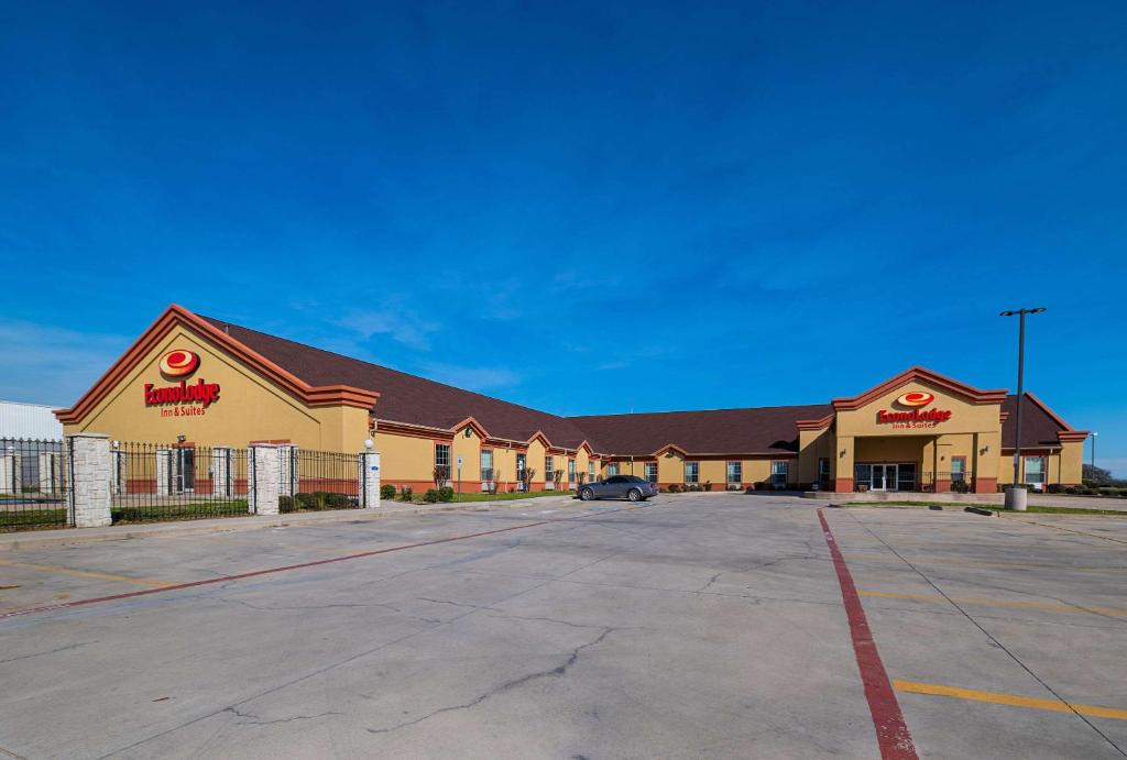 Bridgeport Hotel | Econo Lodge Inn & Suites Bridgeport