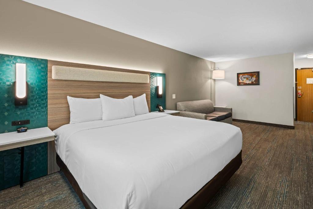 Southside Hotel | Econo Lodge Inn & Suites Santa Fe South