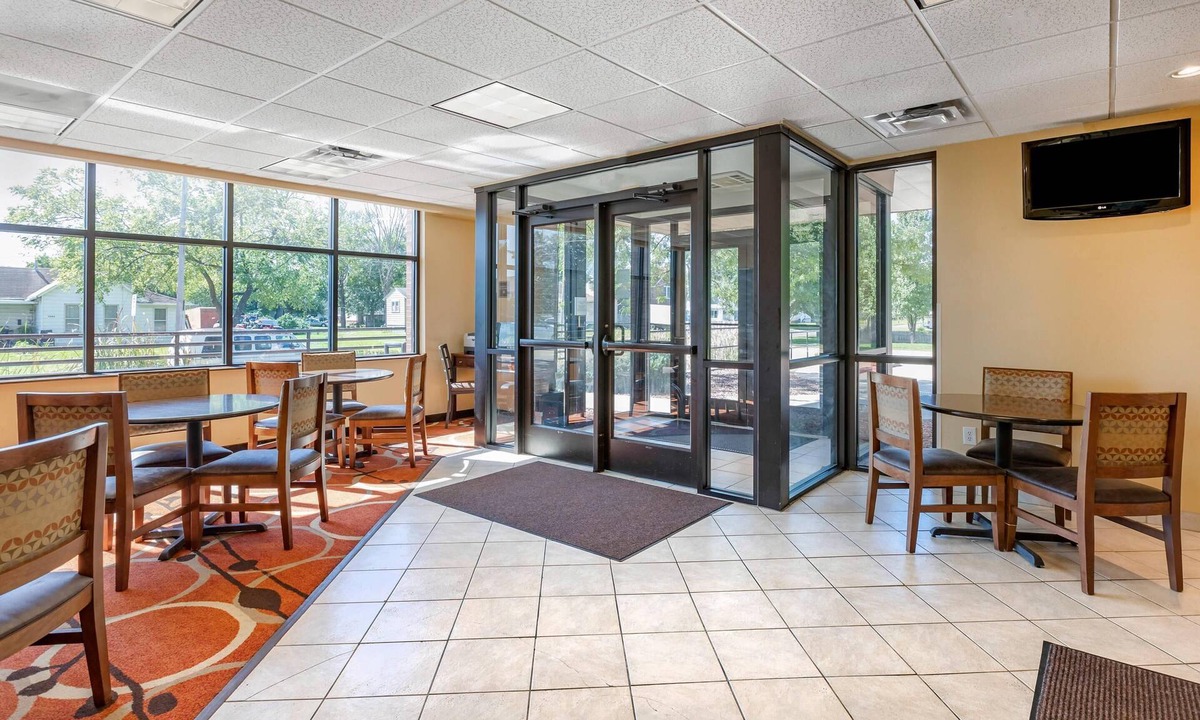 Des Moines Hotel | Econo Lodge Inn & Suites Des Moines Fairgrounds Area
